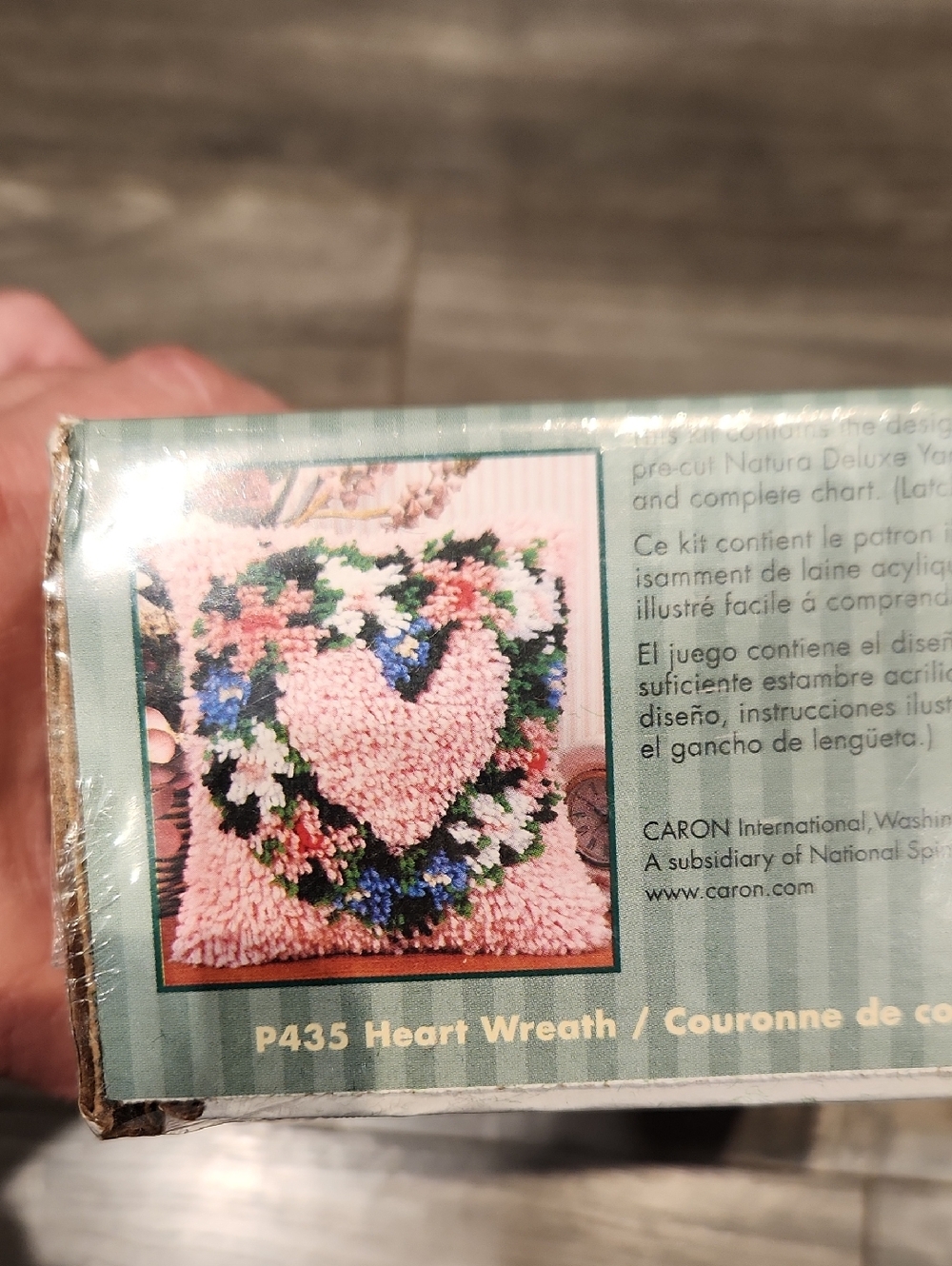 NWT Caron  Natura Latch Hook Kit - Pink Heart Wreath Sz 12" X 12" - Picture 7 of 8